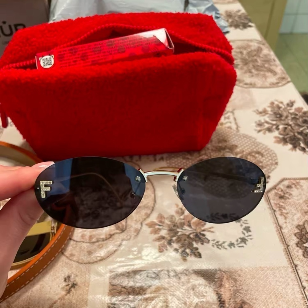 Retro F Stylish Black Sunglasses - Picture 10 of 17